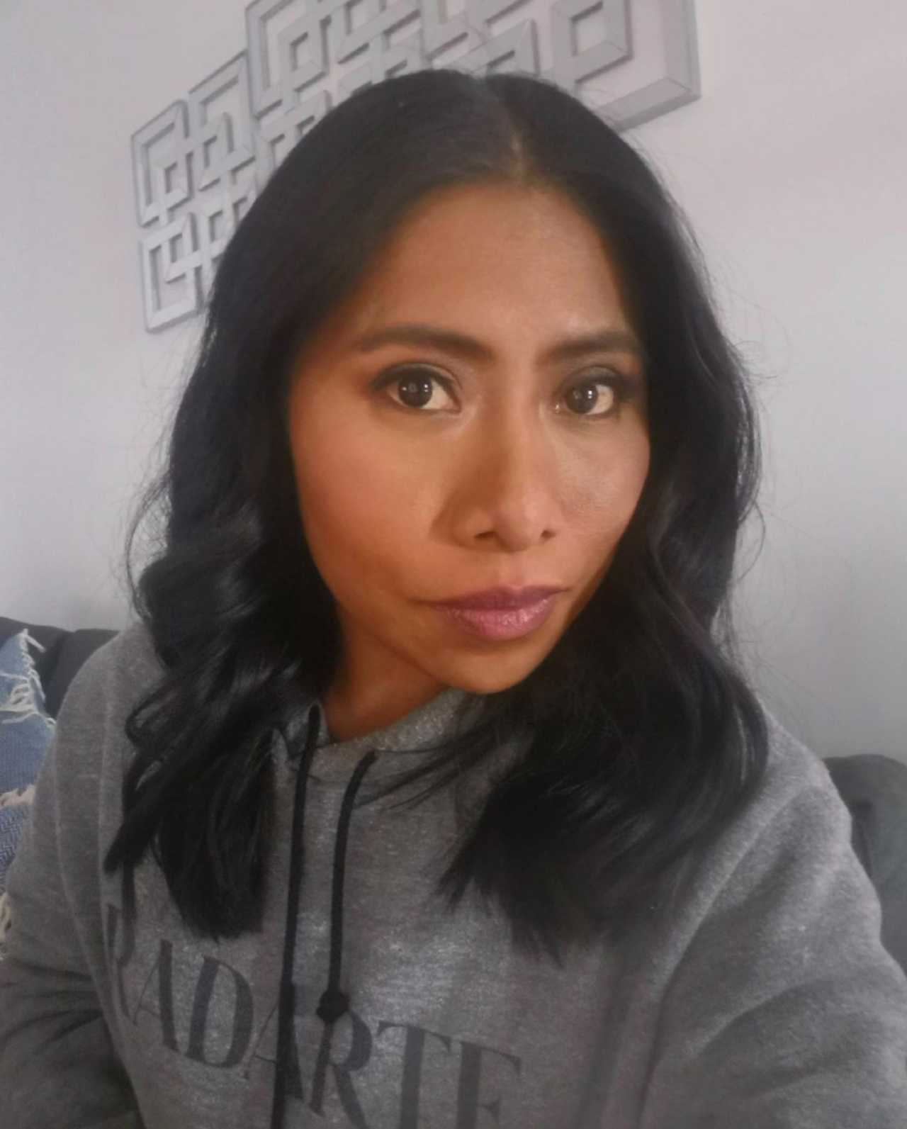 Yalitza Aparicio exalta su color de piel