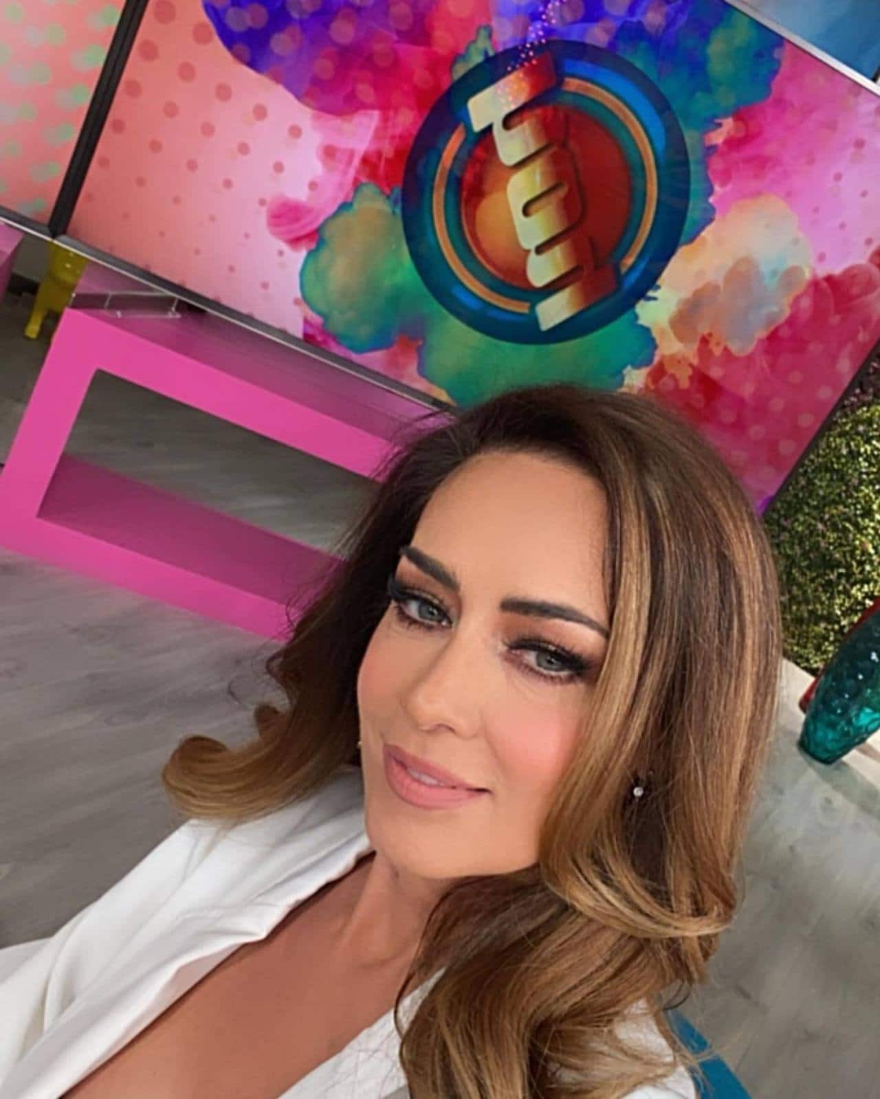Anette Michel aparece en programa Hoy