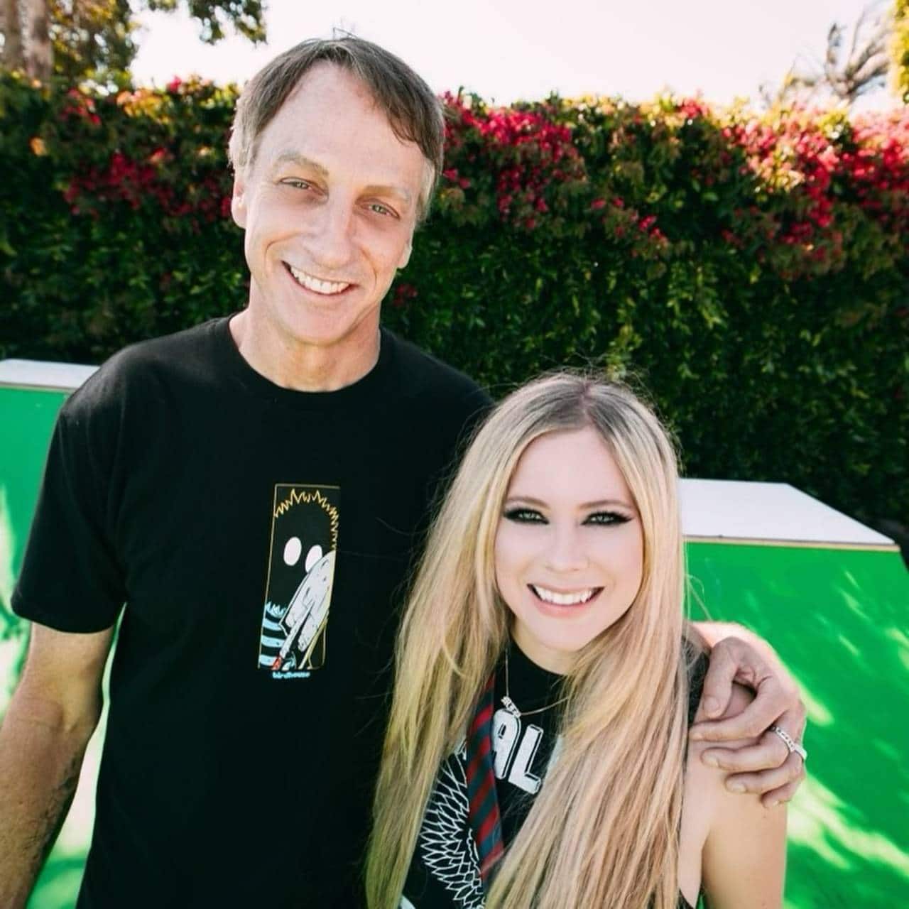 Avril Lavigne reaparece joven