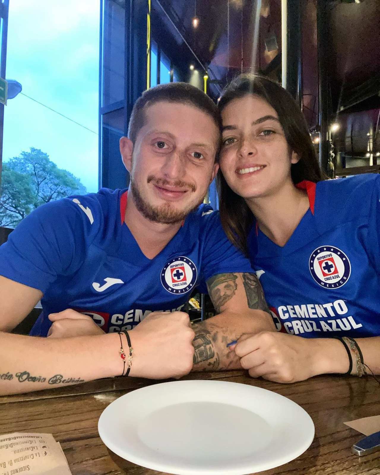 Benito de Vecinos se compromete novia