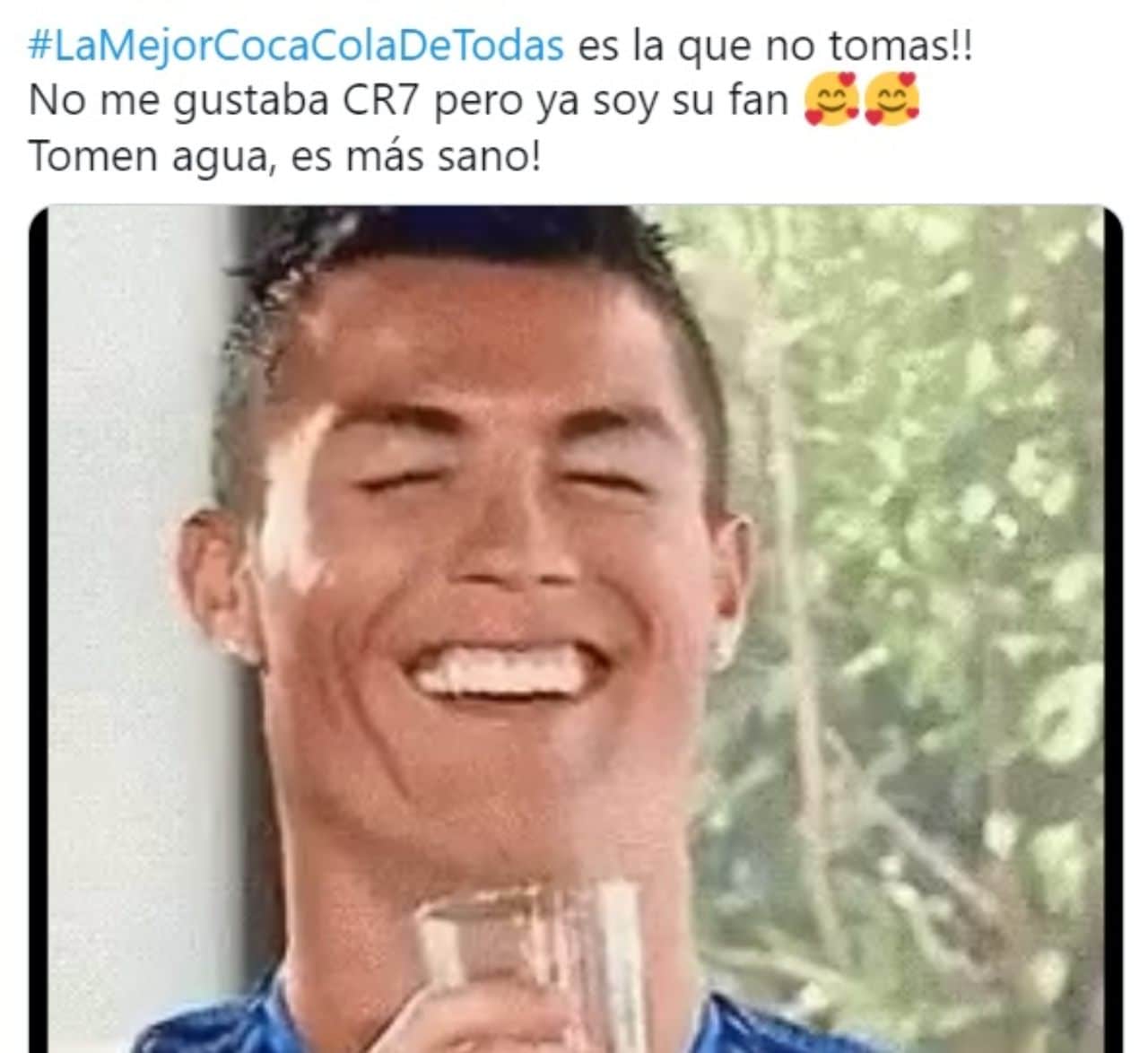 Cristiano Ronaldo tomando agua meme
