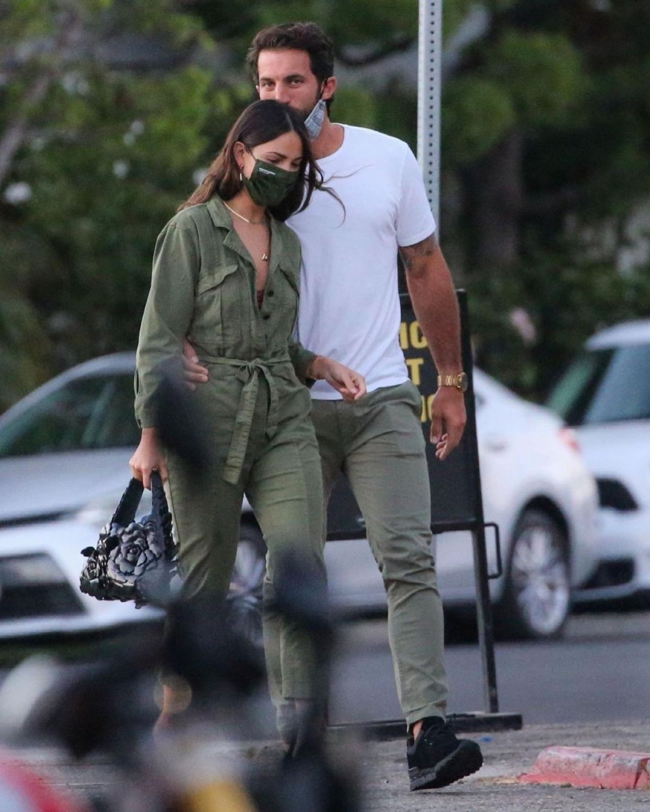 Eiza Gonzalez besada por su novio Paul Rabil