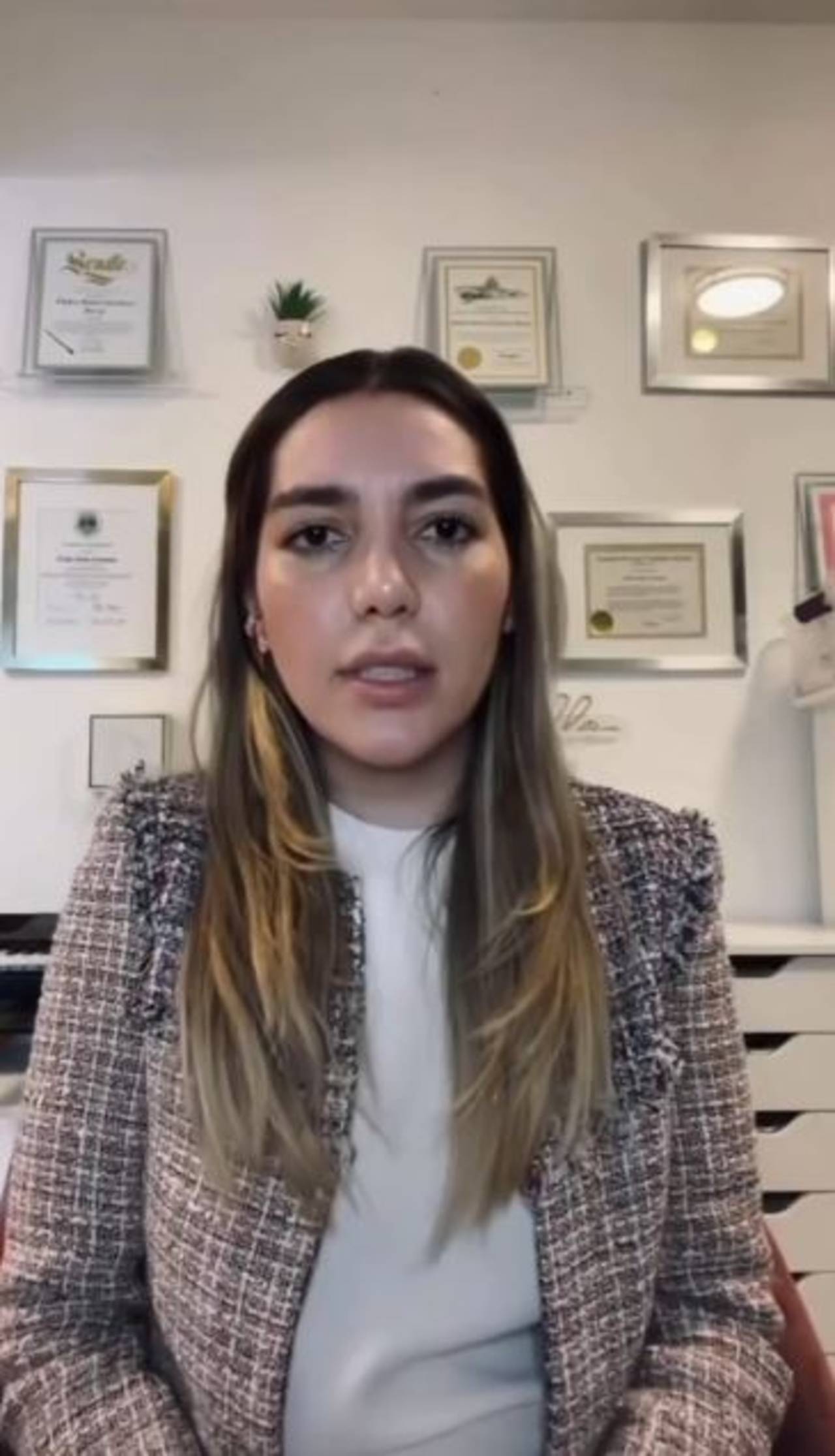 Frida Sofía revela que Alejandra Guzmán le tiene envidia