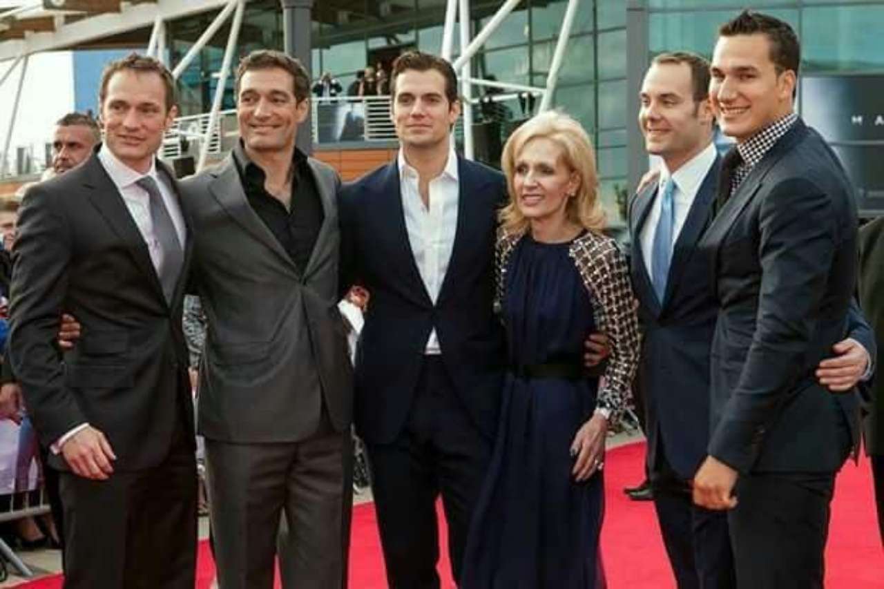 Los hermanos de Henry Cavill