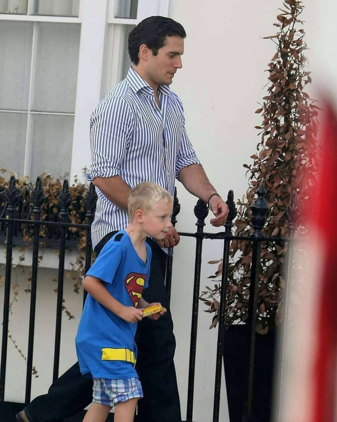 Henry Cavill llevó a su sobrino Thomas a la escuela