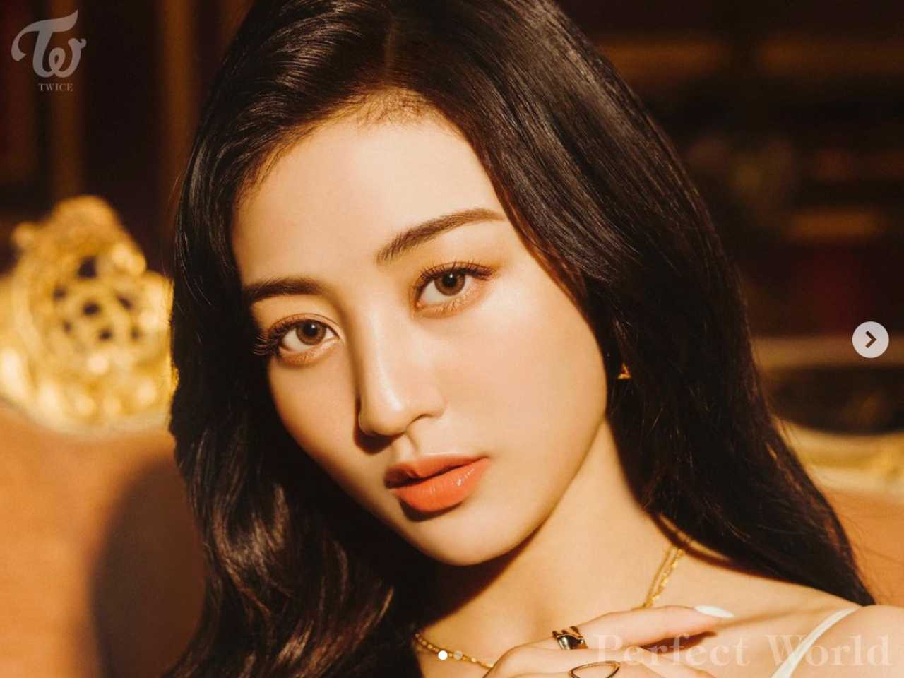 Jihyo de TWICE perdió una extensión de pelo en vivo