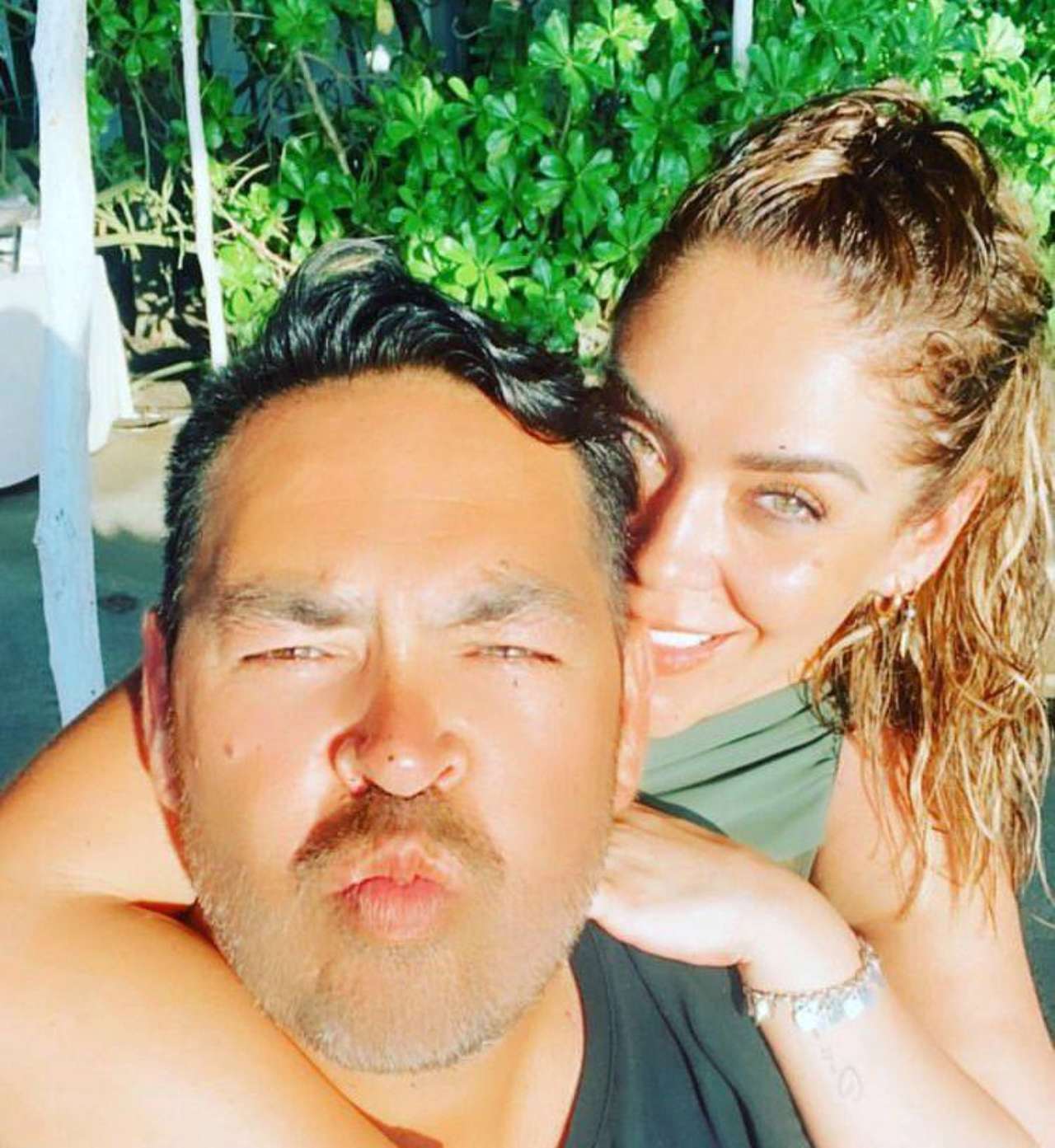 Una pareja que apoya a la comunidad