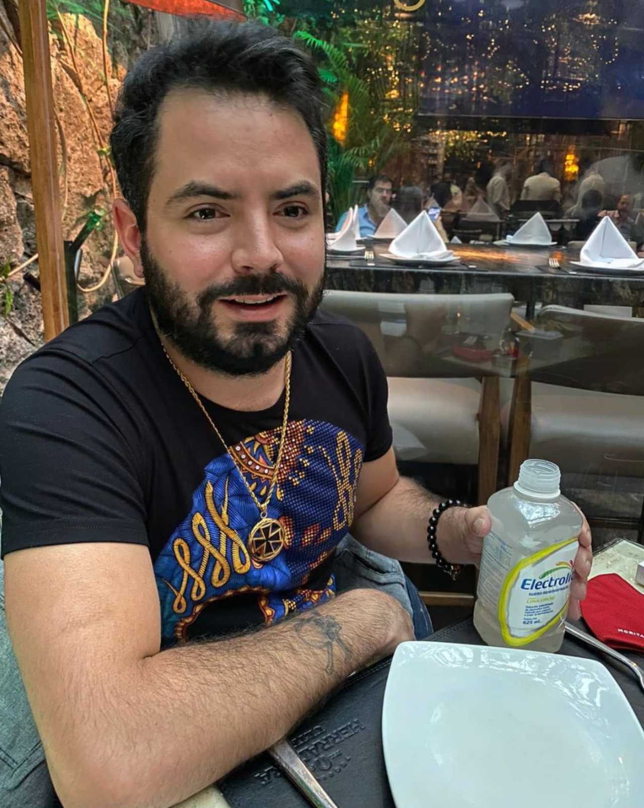José Eduardo Derbez celebró el día del Padre con su padrastro
