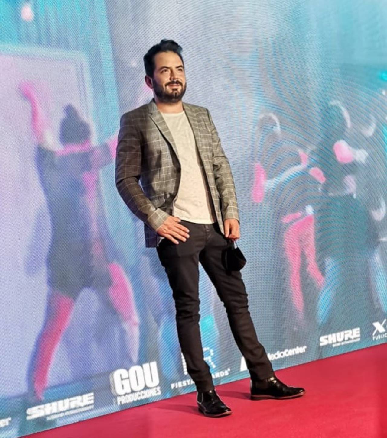 José Eduardo Derbez revela si se robó un celular