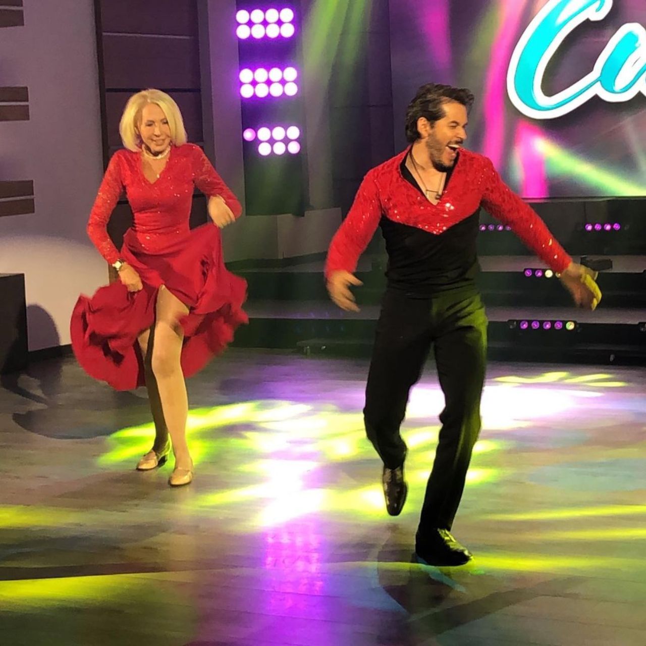 Laura Bozzo y Raul Sandoval bailando