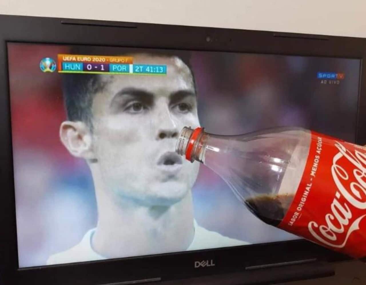 Meme Cristiano Ronaldo tomando Coca Cola