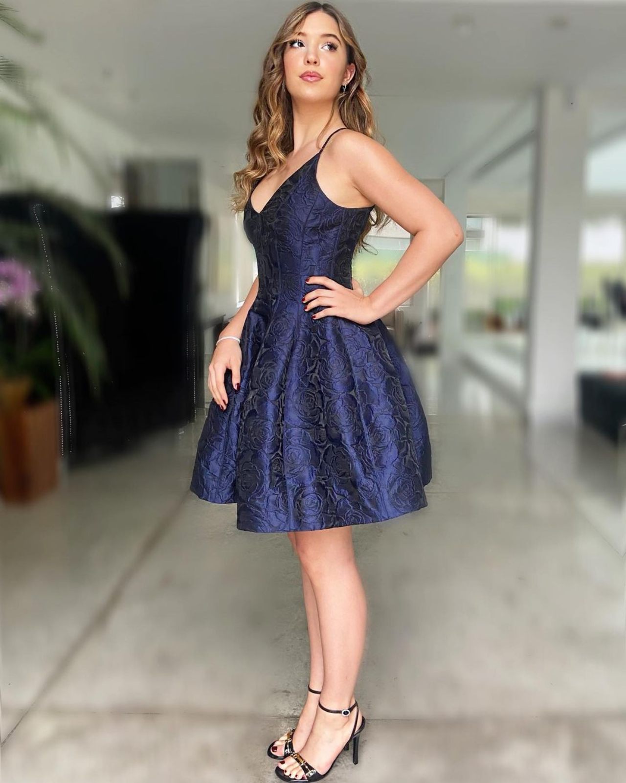 Mia Rubin vestido de graduacion secundaria