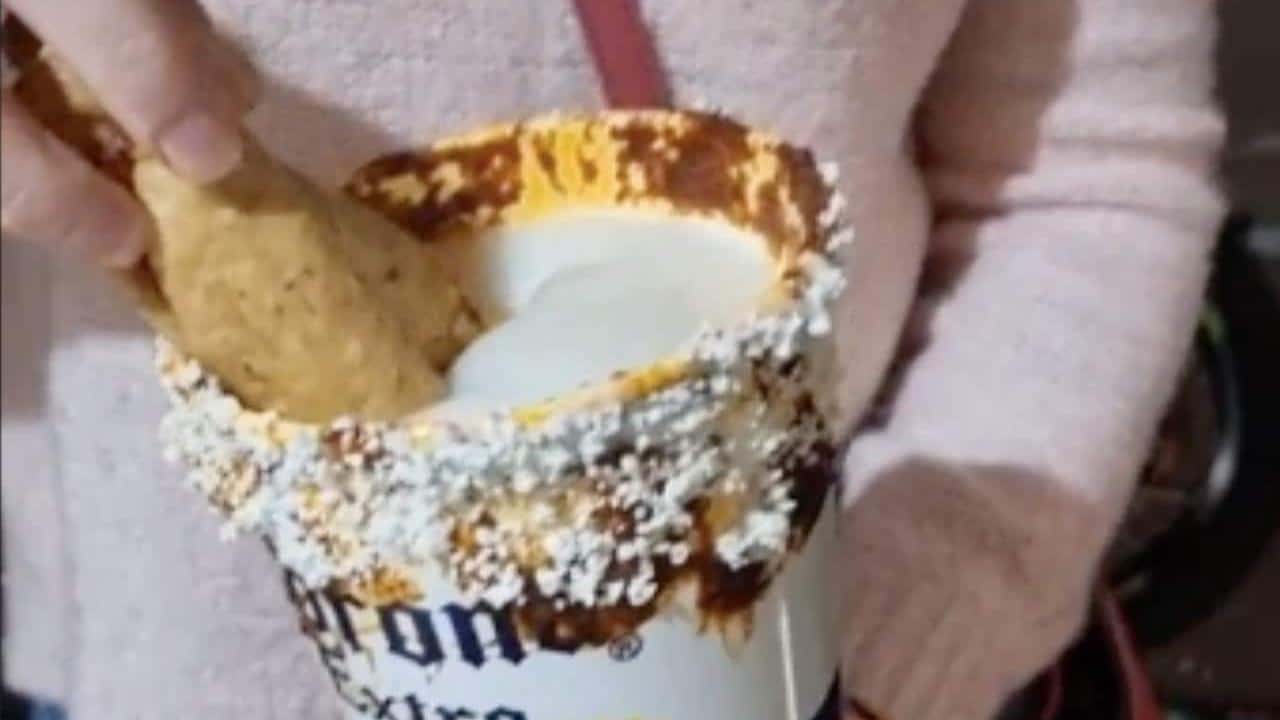 Micheladas con flautas de pollo