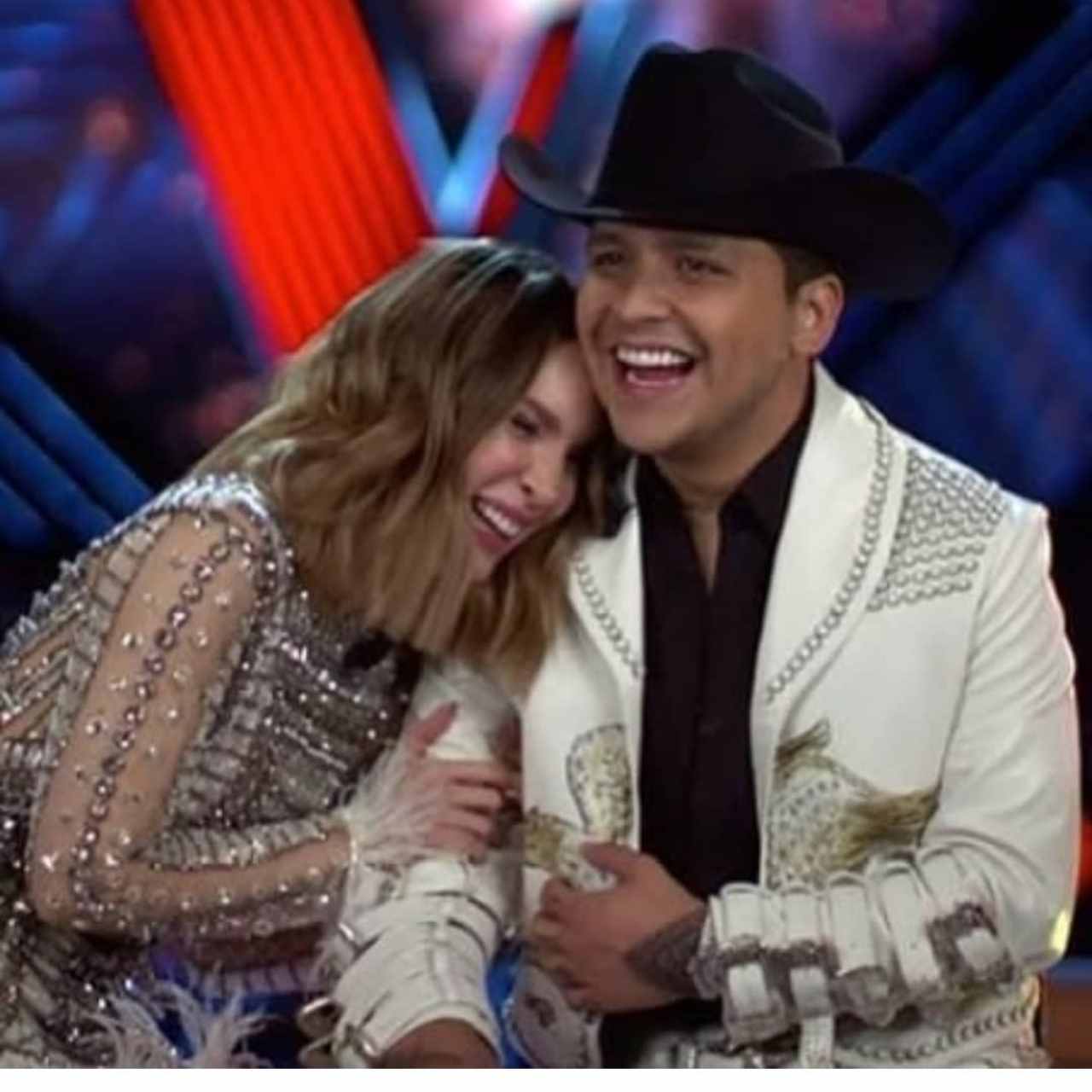 Christian Nodal feliz de estar con Belinda
