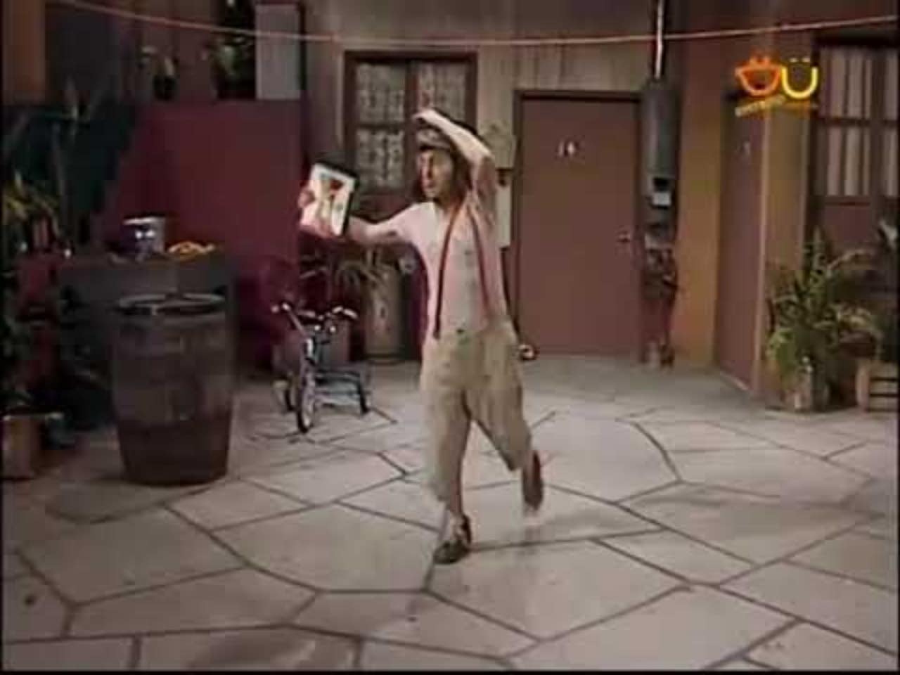 Chavo del 8 bailando eso eso