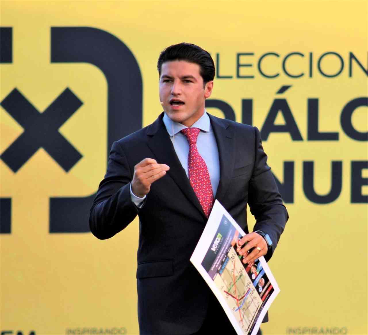 Samuel García presume su inglés británico