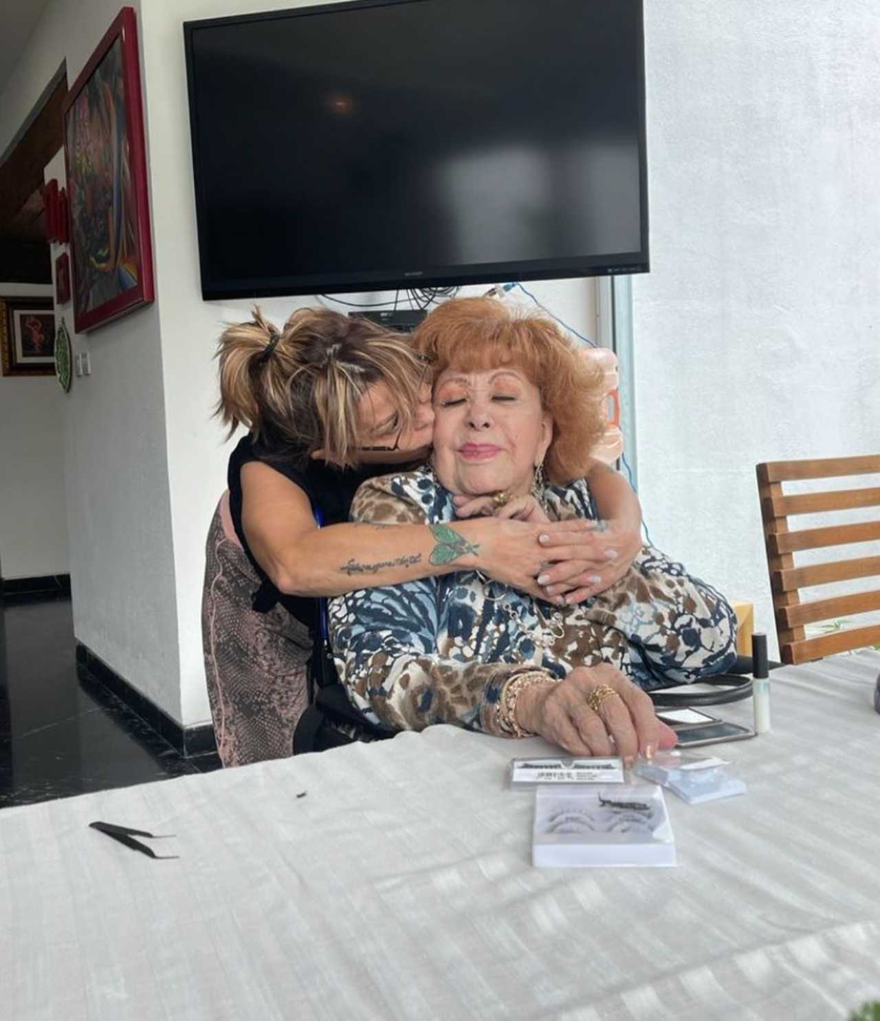 Silvia Pinal publica esta fotografÃ­a con Alejandra GuzmÃ¡n
