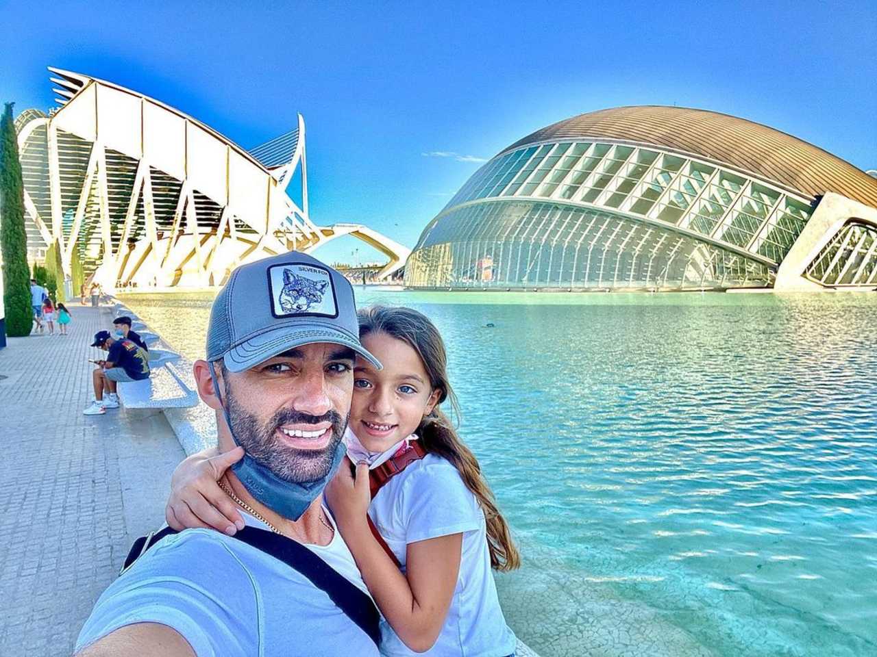 Adamari López y Toni Costa de vacaciones en España