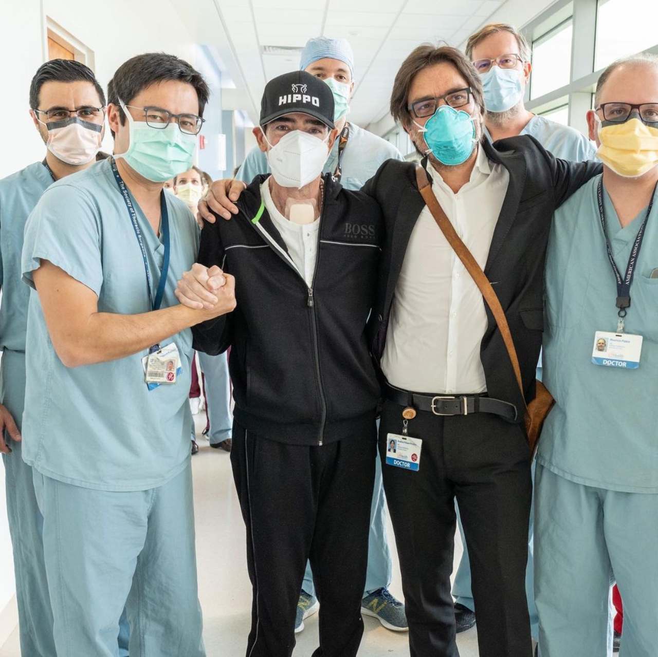 Toño Mauri sale del hospital se cae