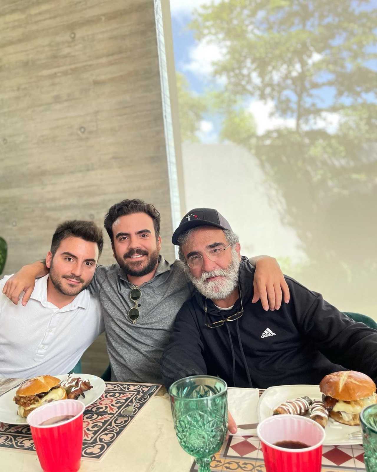 Vicente Fernández Jr impacta con su cambio de aspecto y barba blanca