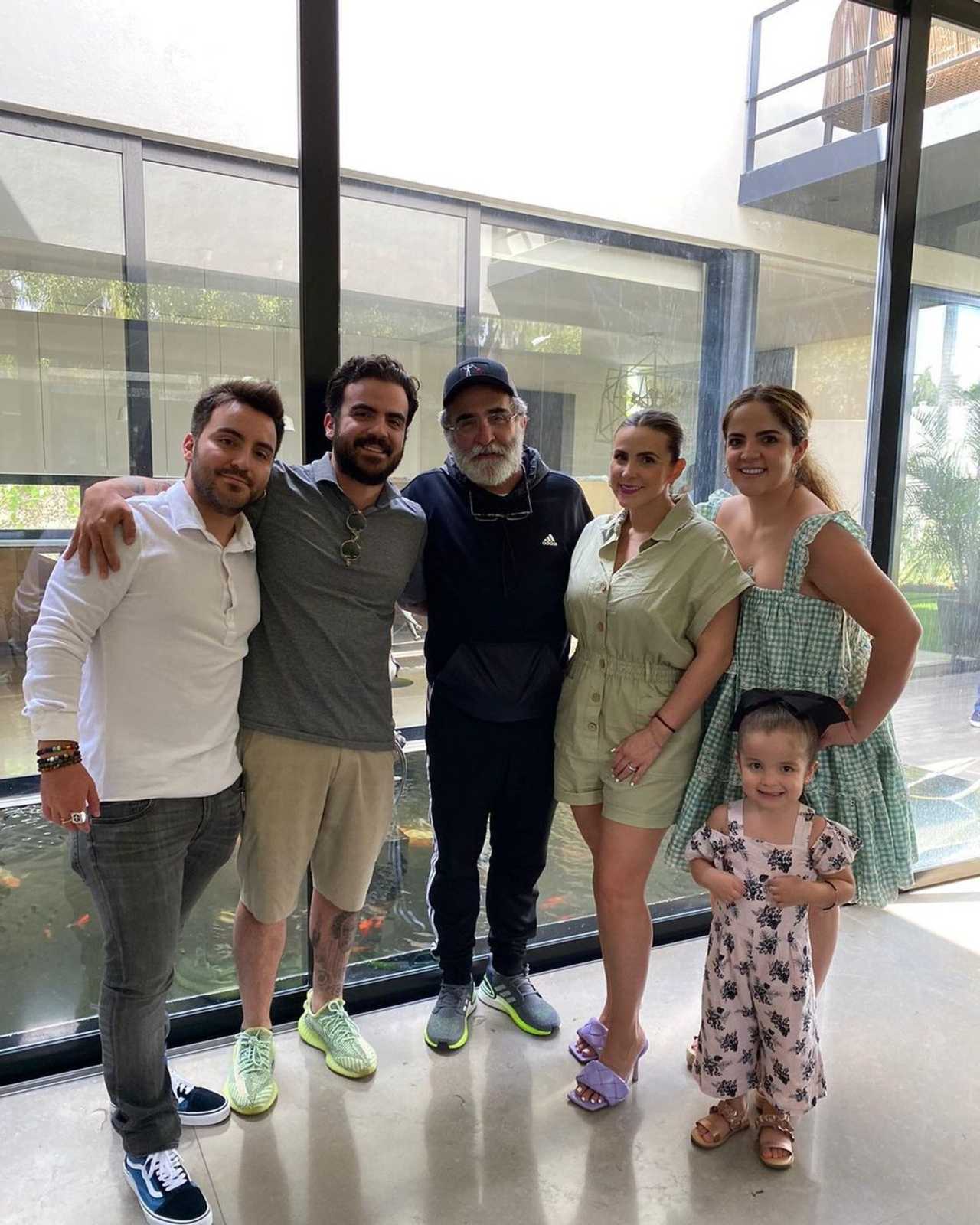 Vicente Fernández Jr aparece con barba blanca y cambio de aspecto