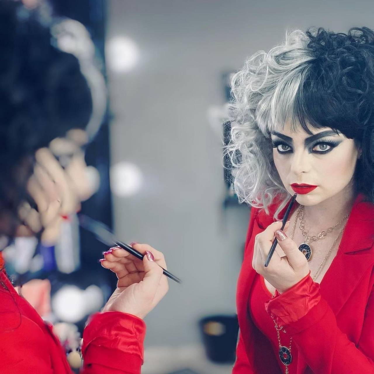 Violeta Isfel se disfraza y hace cosplay de Cruella
