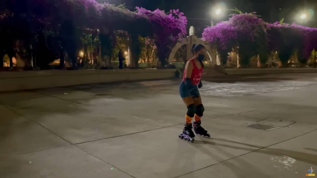 Yalitza Aparicio sufre caída en patines