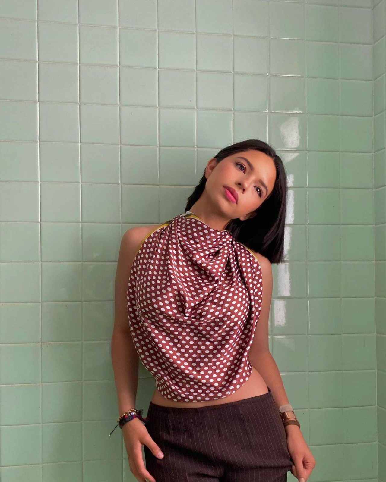 Ángela Aguilar y su blusa pañuelo