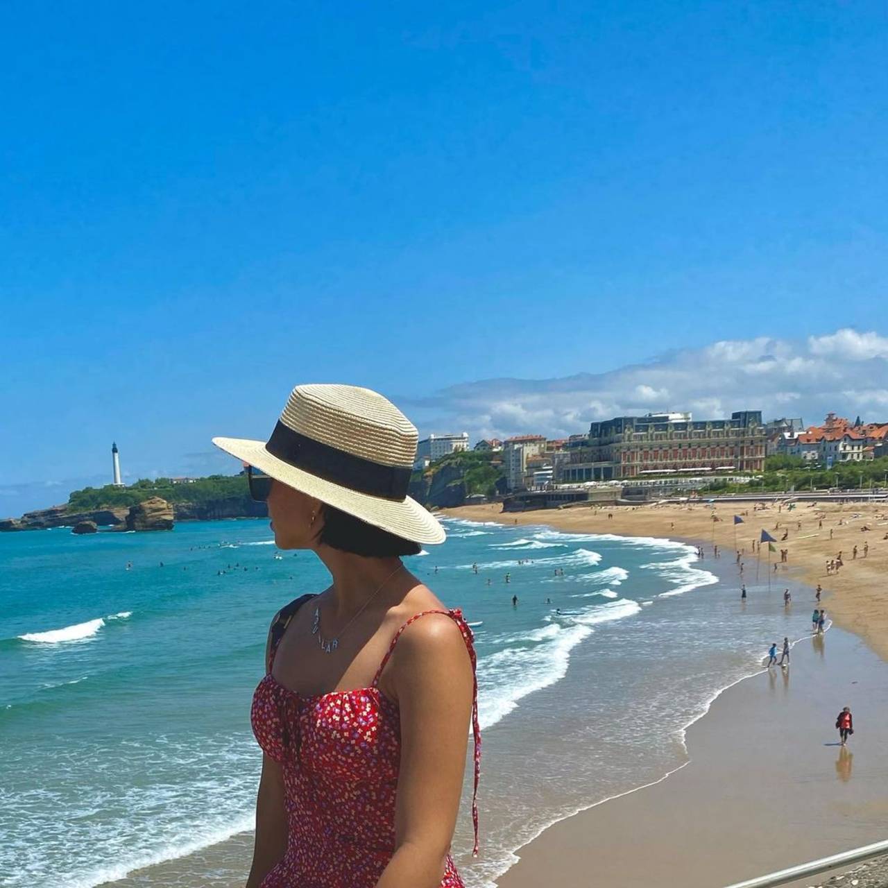 Vacaciones de Ángela Aguilar en Francia
