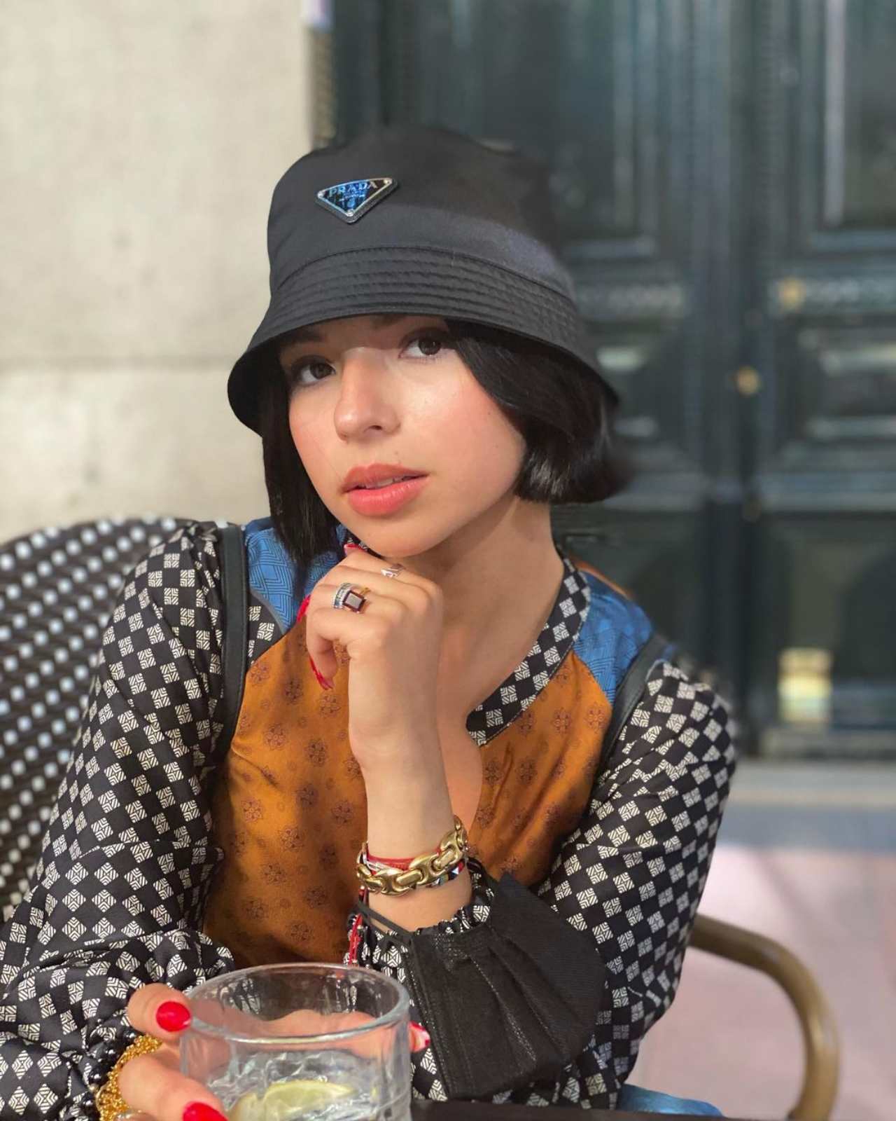Angela Aguilar con gorro millonario