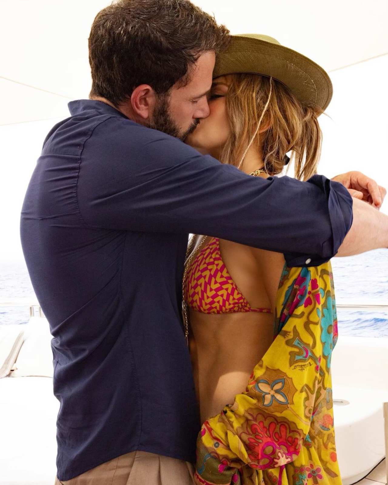 Tremendo beso se dieron