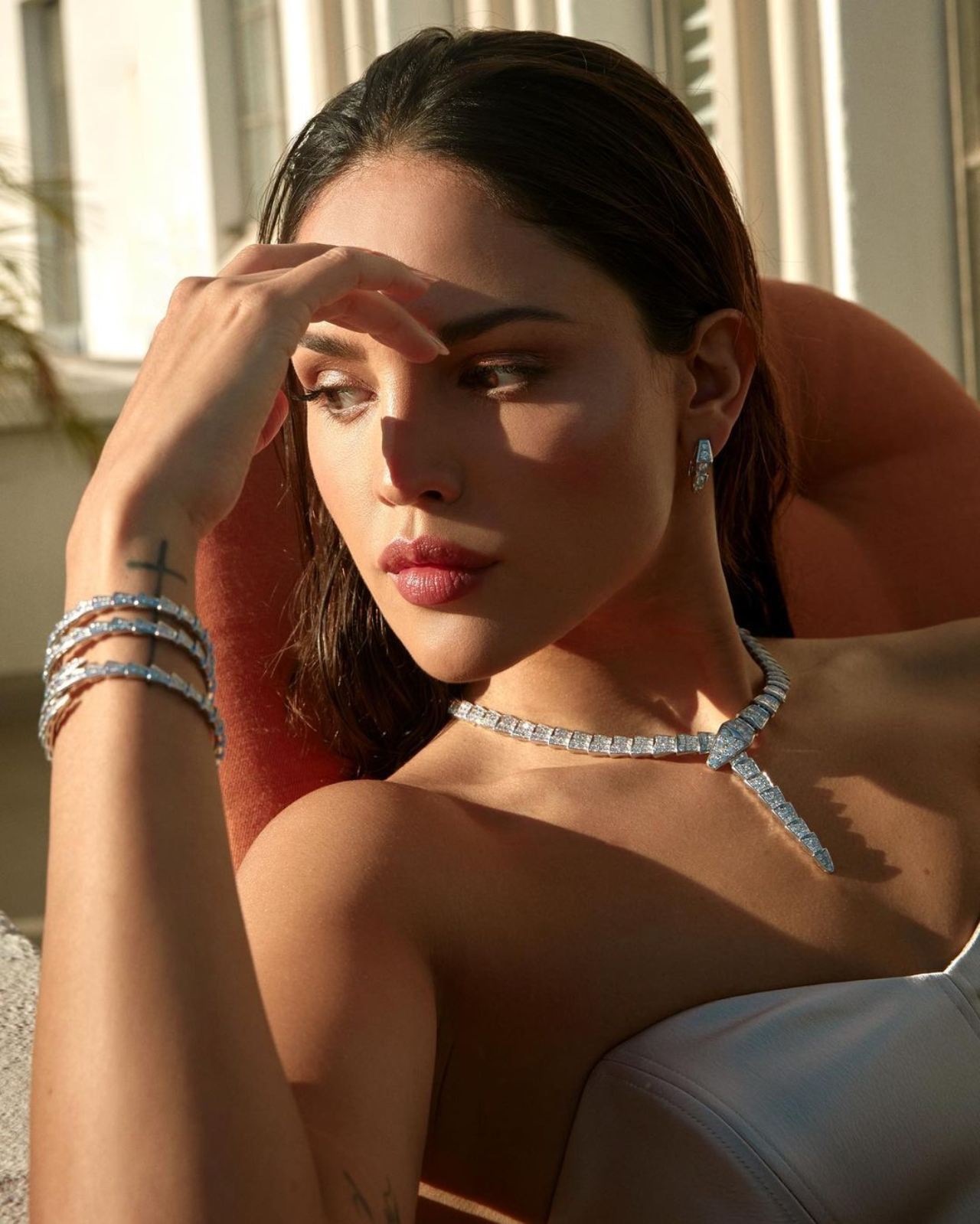 Eiza González y su collarcito