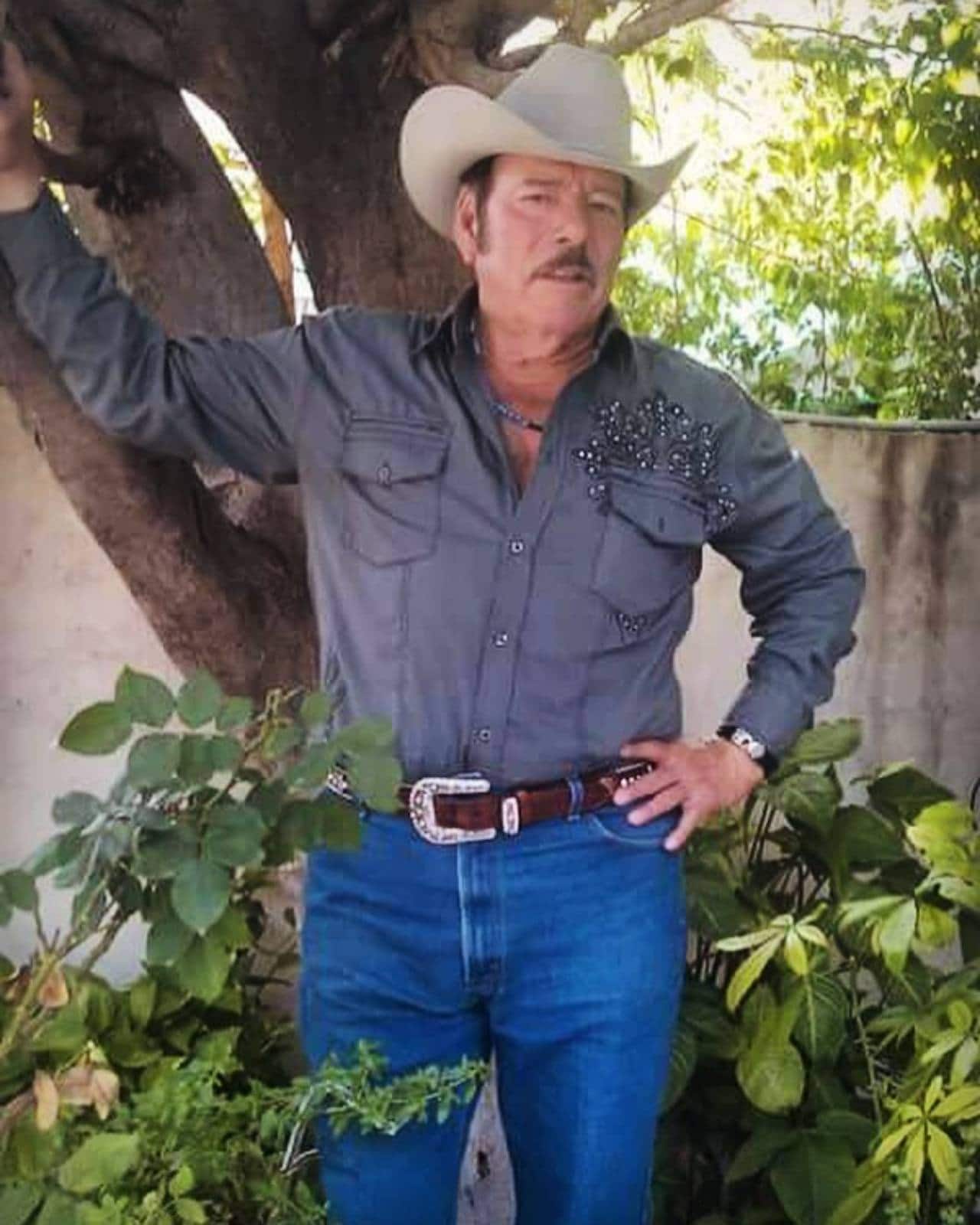 Exigen castigo Lalo Mora tocar fans