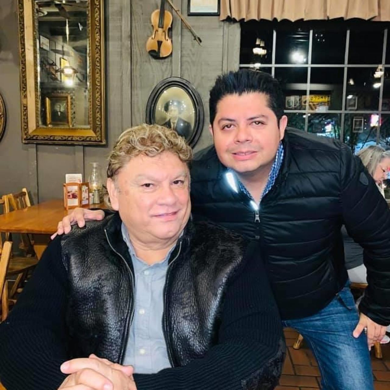 Jose Manuel Zamacona y su hijo