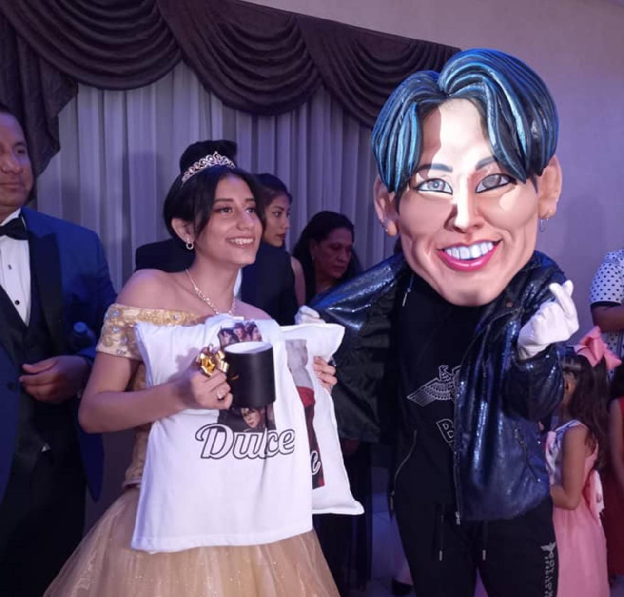 Crean la botarga de Junkgook de BTS