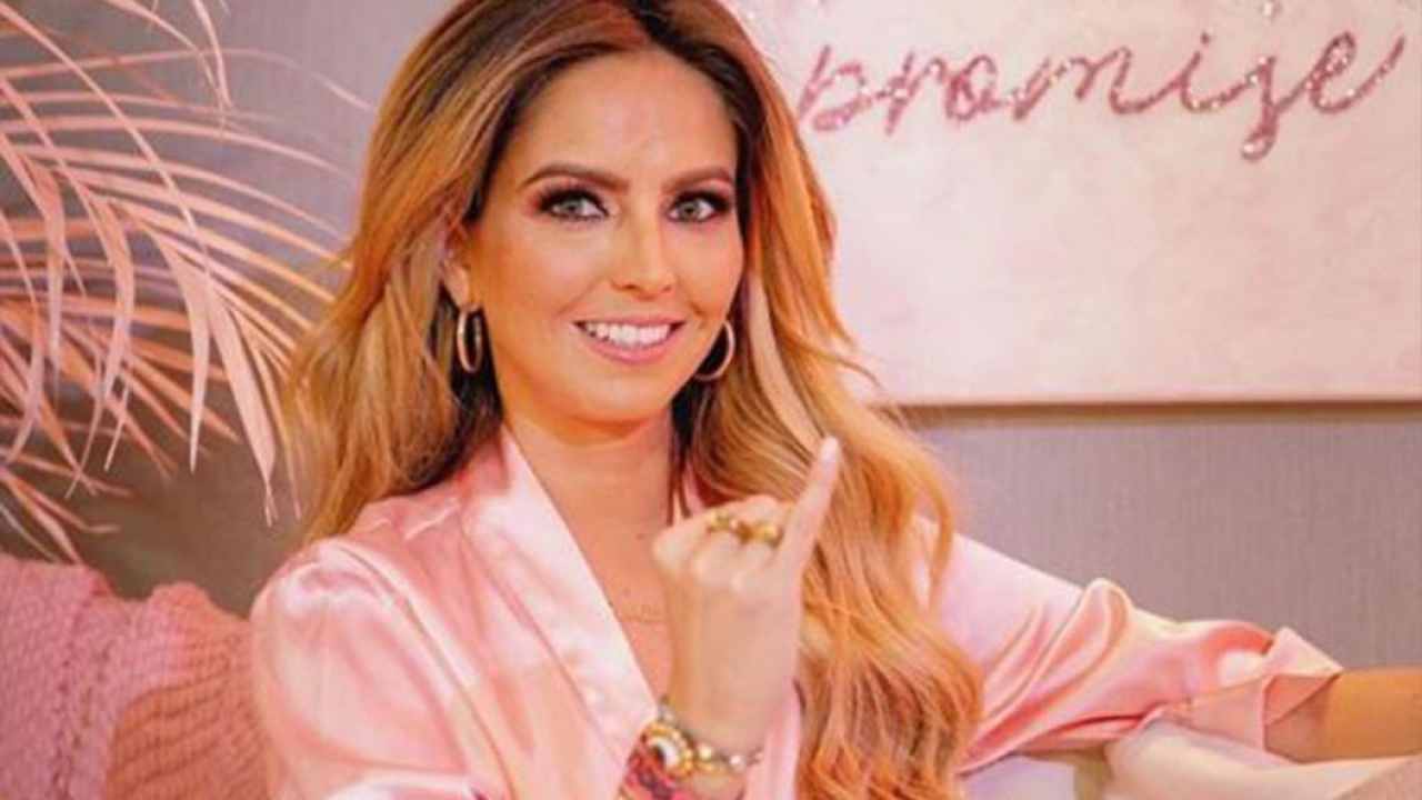 Karla Díaz criticada por sus vasos