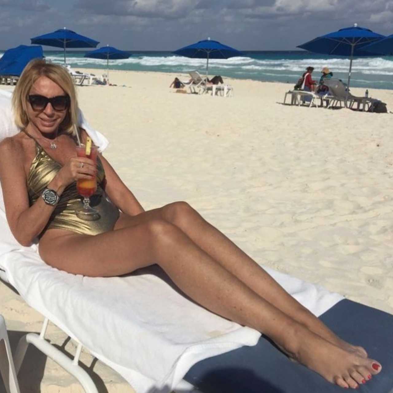 Laura Bozzo publica foto en traje de baño y Maribel Guardia le comenta