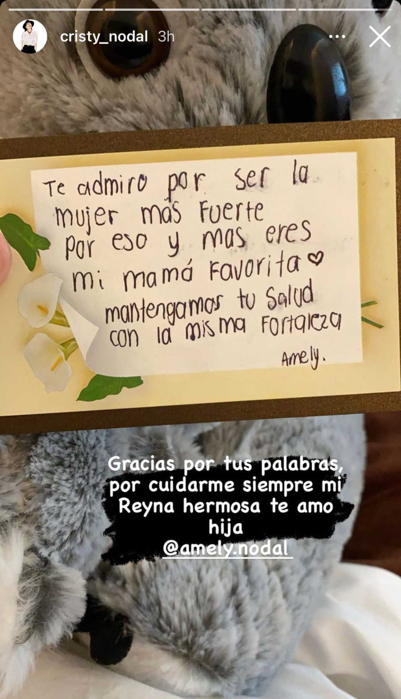 Hermana de Christian Nodal le regala un peluche a su mamá