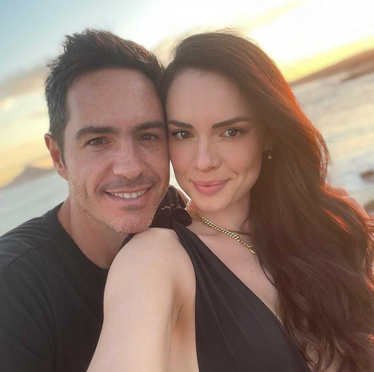Mauricio Ochmann confirma su amor con Paulina Burrola