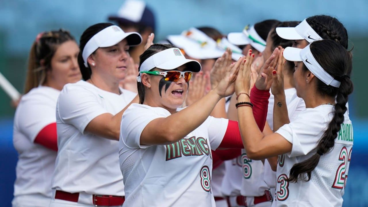 Mexicanas softbol tiran uniformes a basura