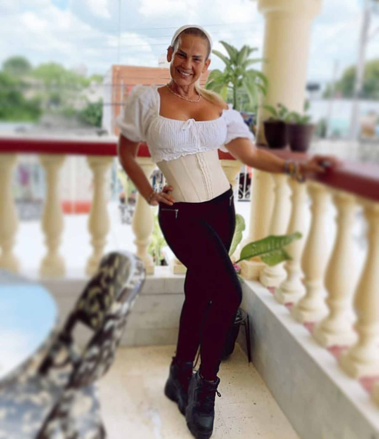 Niurka vuelve a mostrarse sin blusa