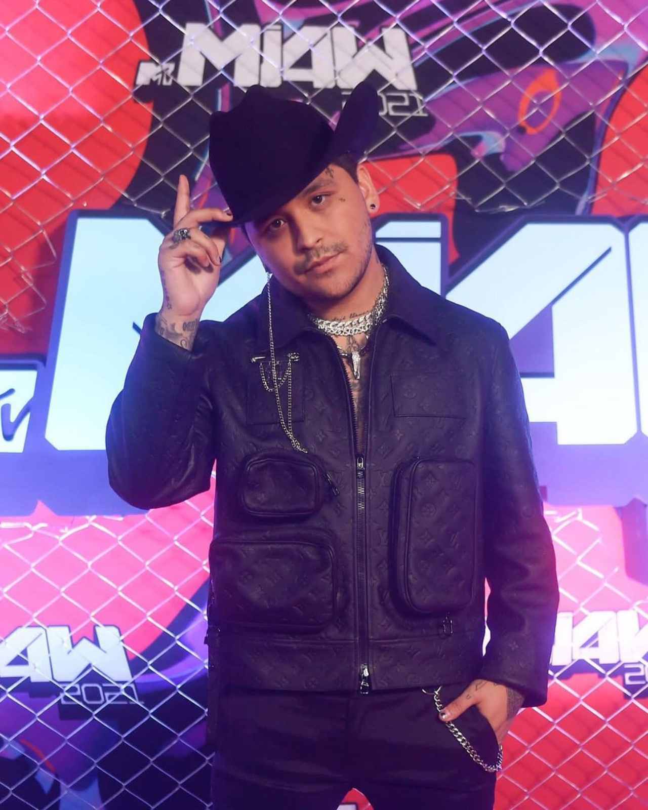Christian Nodal hace revelación