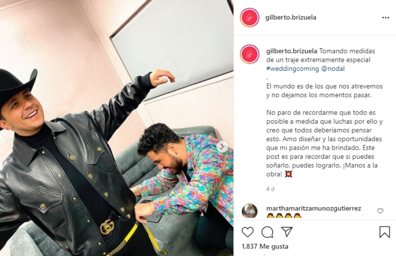 Nodal le toman medidas para su traje
