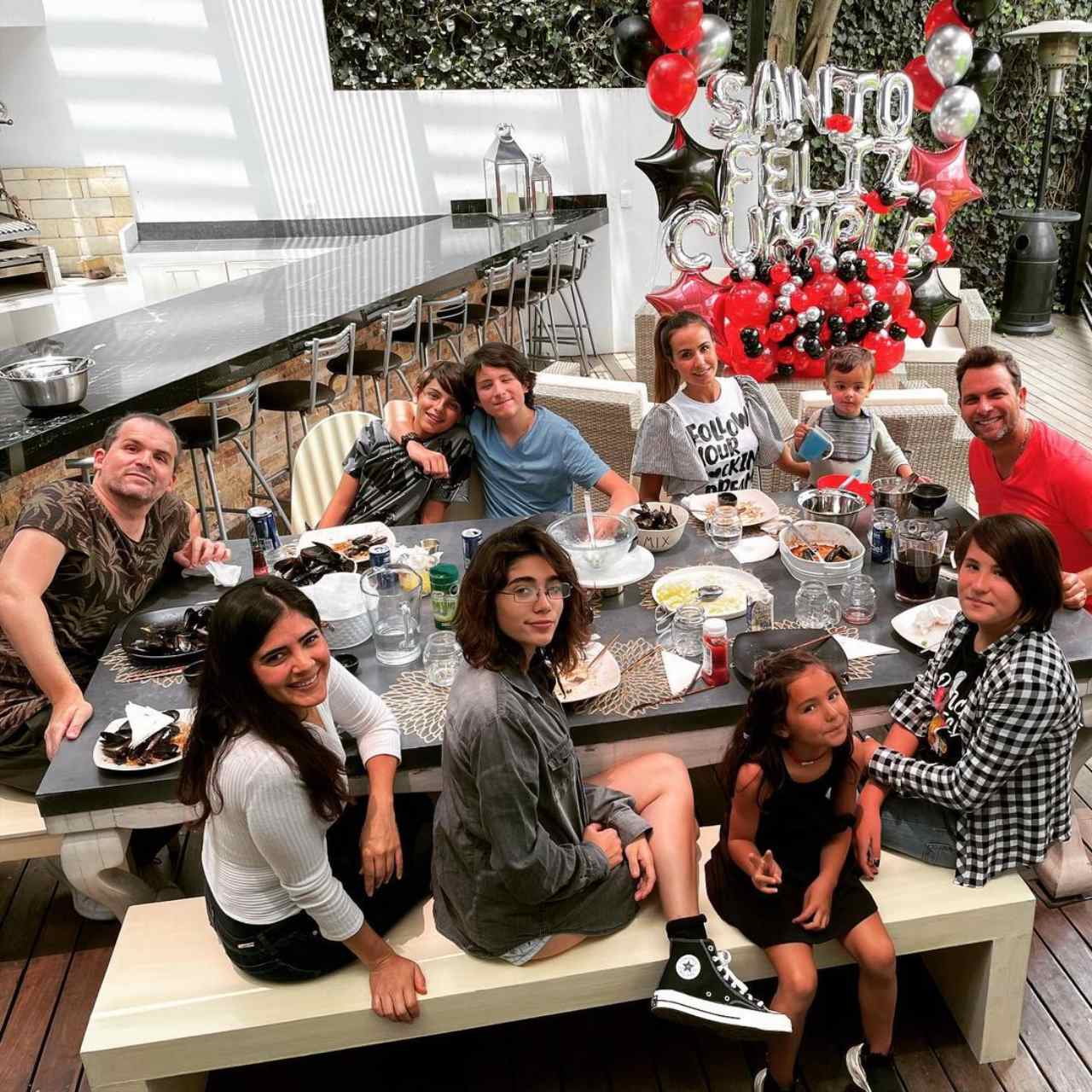 Odalys familia hace fiesta hijastro Santino