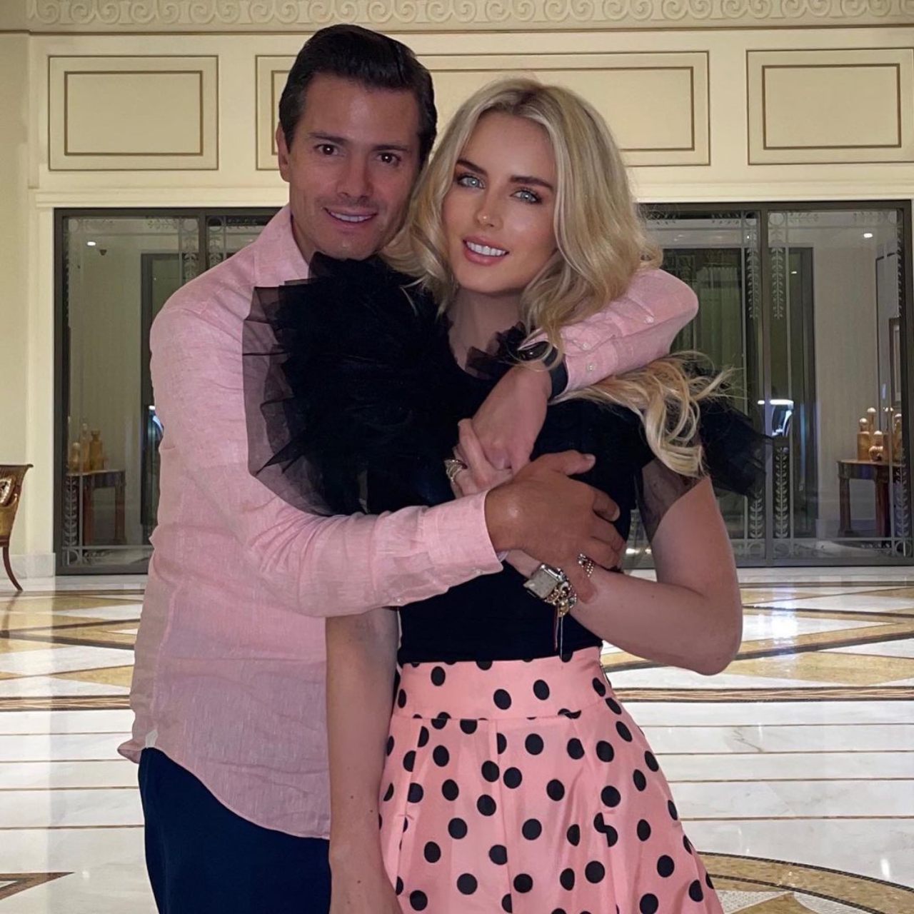 Pena Nieto reaparece con novia Tania