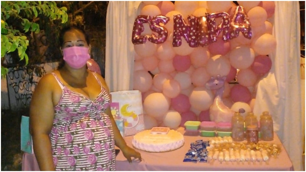 La señora del baby shower