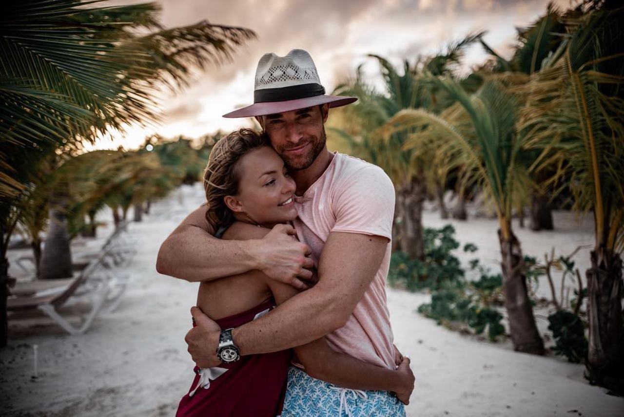 Angelique Boyer abrazada a Sebastian Rulli
