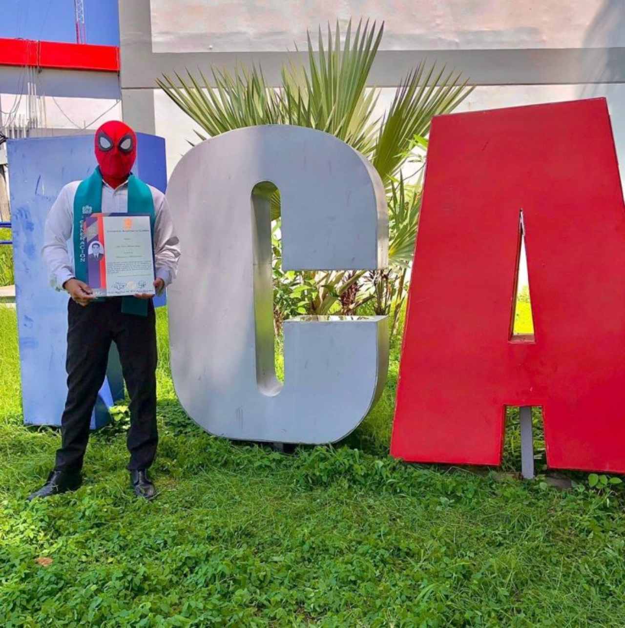 Julio, el graduado de Spider Man