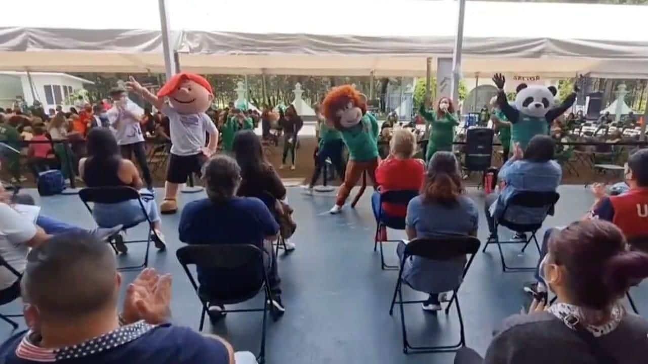 Vacunacion cdmx canciones personajes bailando