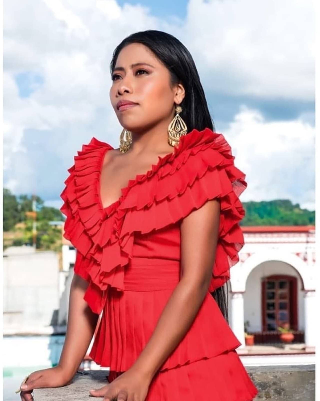 Yalitza Aparicio presume escultural figura